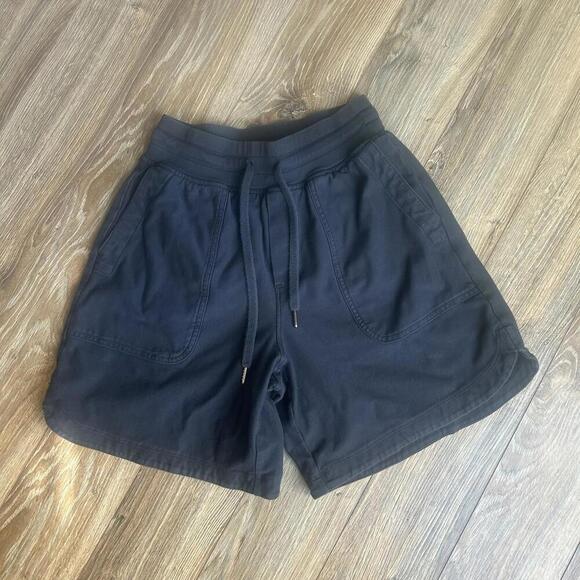 Athleta Farallon Midi Shorts Women's Size XXSmall Navy Drawstring Pockets Active - Picture 1 of 6